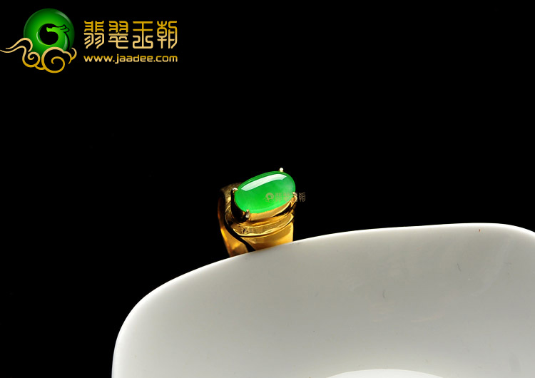 冰种阳绿缅甸翡翠A货戒面