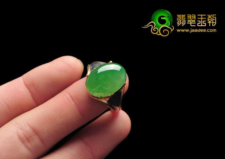 冰种翠色缅甸翡翠A货戒面
