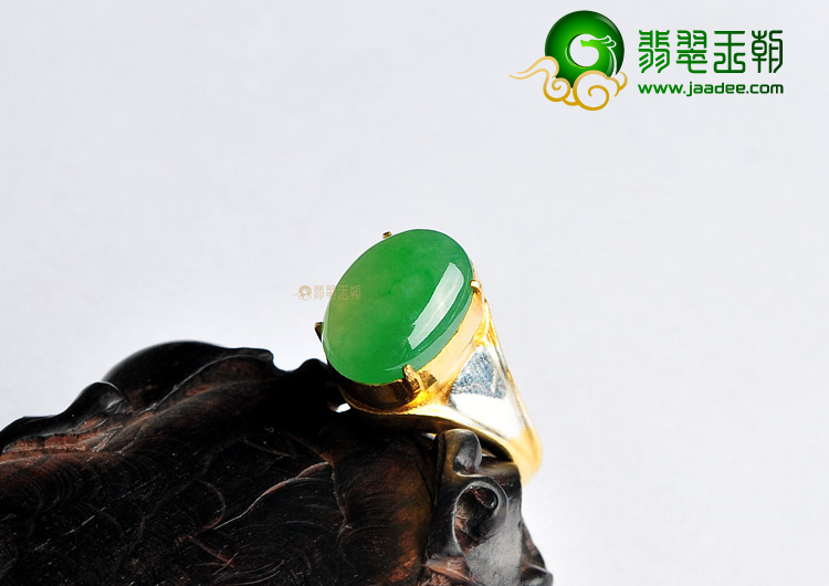 冰种翠色缅甸翡翠A货戒面