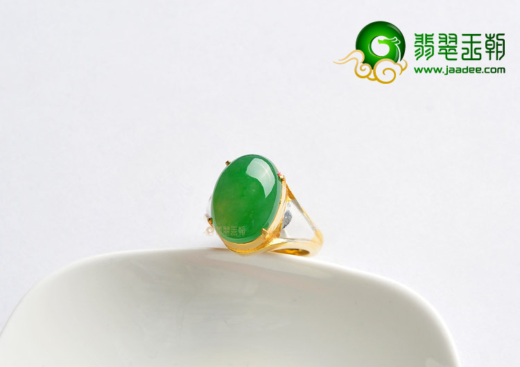 冰种翠色缅甸翡翠A货戒面