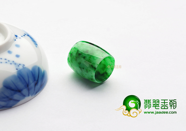 糯冰种翠色缅甸翡翠A货路路通挂件