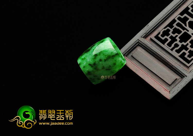 糯冰种翠色缅甸翡翠A货路路通挂件