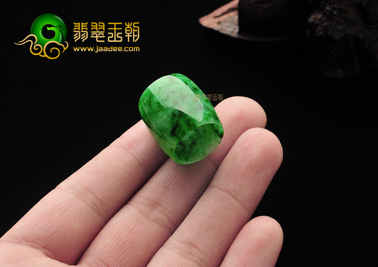 糯冰种翠色缅甸翡翠A货路路通挂件