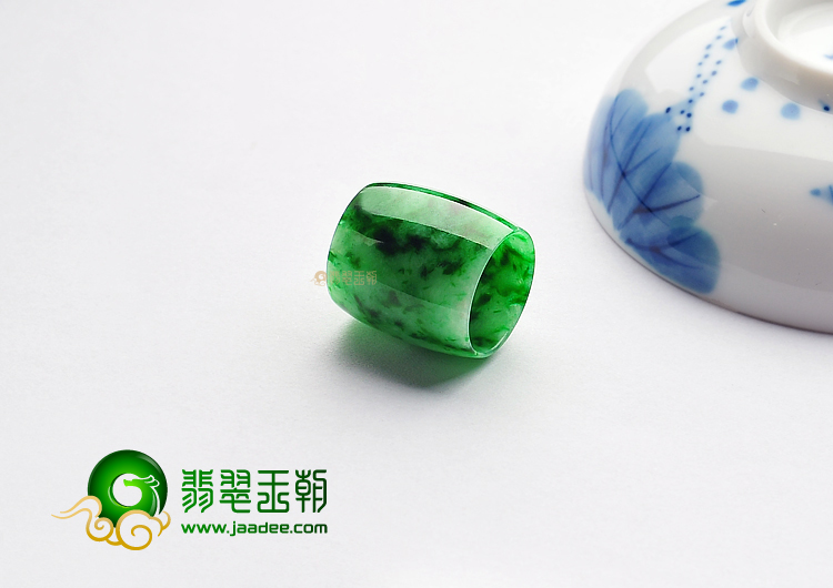 糯冰种翠色缅甸翡翠A货路路通挂件