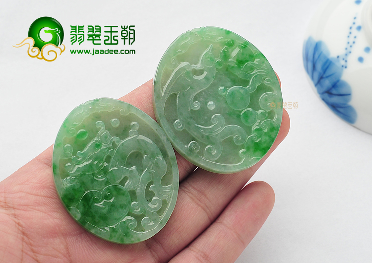 糯冰种飘翠缅甸翡翠A货龙凤牌挂件(一对)