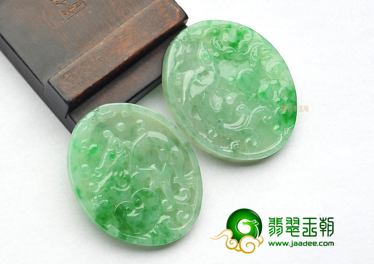 糯冰种飘翠缅甸翡翠A货龙凤牌挂件(一对)
