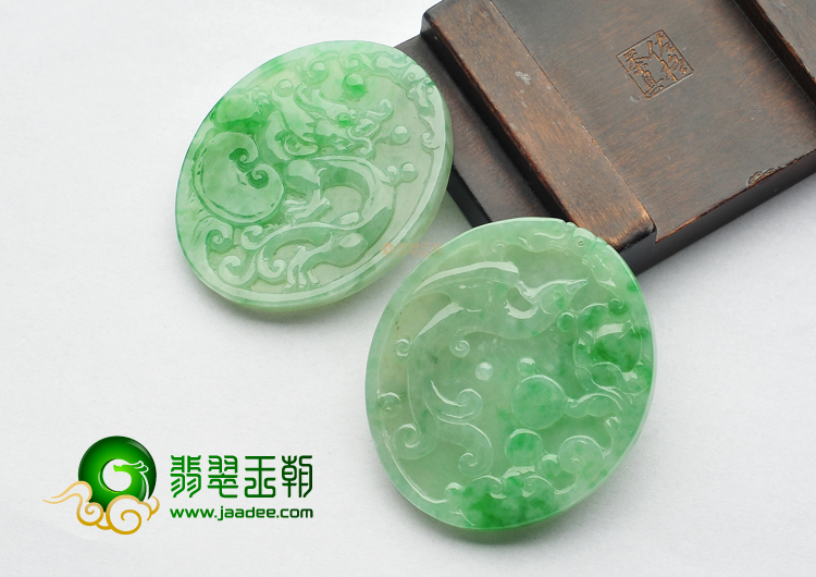 糯冰种飘翠缅甸翡翠A货龙凤牌挂件(一对)