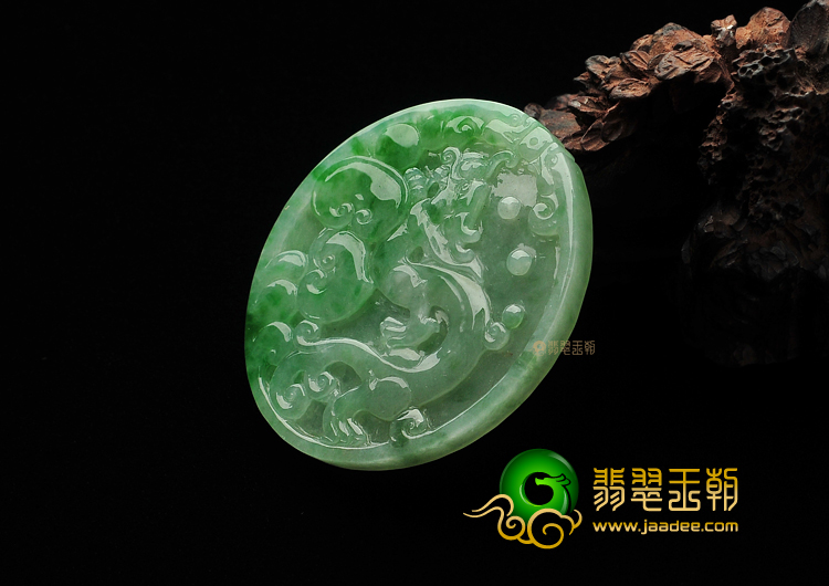 糯冰种飘翠缅甸翡翠A货龙凤牌挂件(一对)