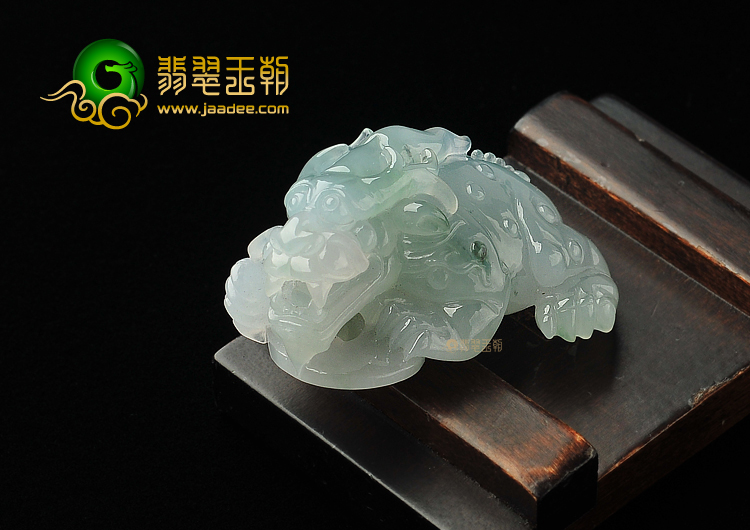 糯冰种略飘花缅甸翡翠A货貔貅挂件