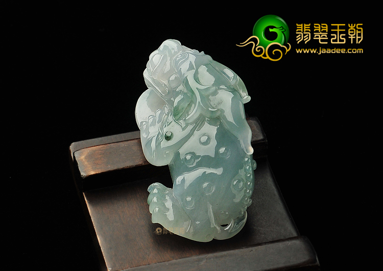 糯冰种略飘花缅甸翡翠A货貔貅挂件