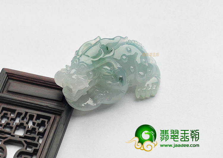 糯冰种略飘花缅甸翡翠A货貔貅挂件