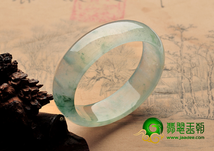 冰玻种飘花缅甸翡翠A货贵妃镯(54.4mm-47.6mm)