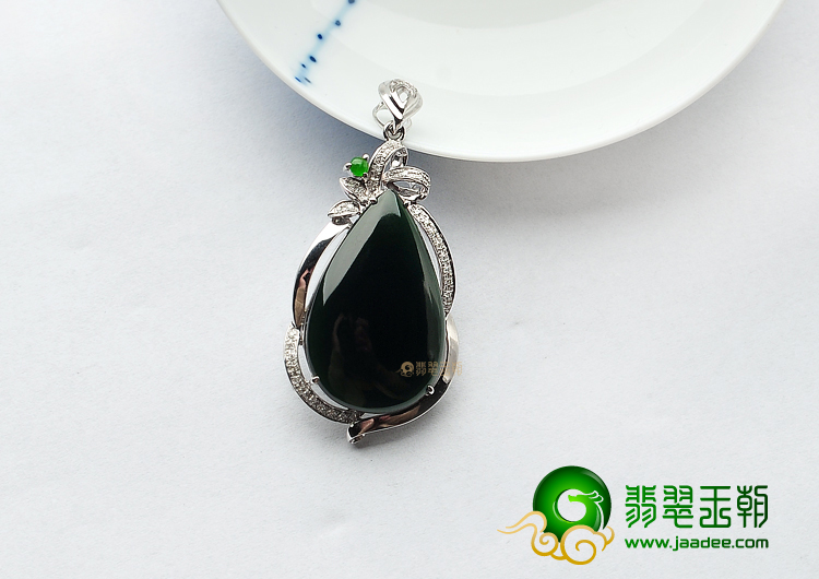 冰玻种墨翠缅甸翡翠A货镶白金水滴胸坠(真钻)