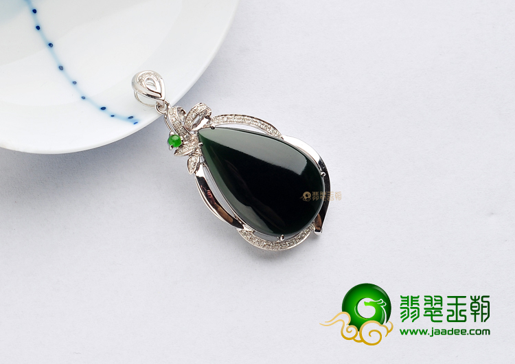 冰玻种墨翠缅甸翡翠A货镶白金水滴胸坠(真钻)