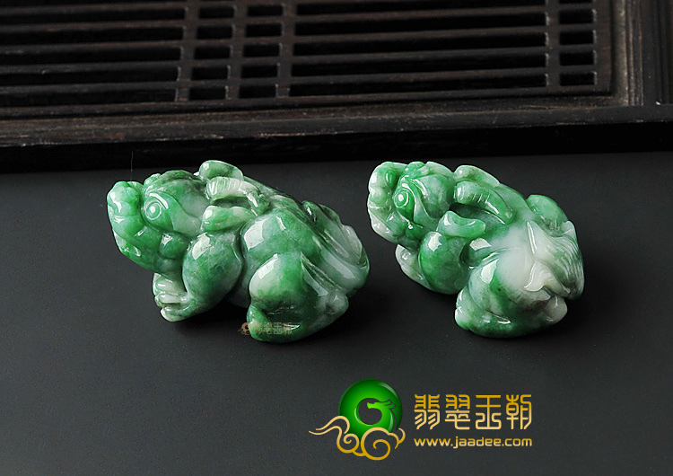 糯冰种翠色缅甸翡翠A货貔貅挂件(一对)