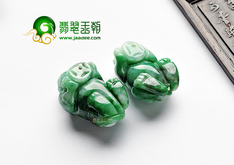 糯冰种翠色缅甸翡翠A货貔貅挂件(一对)