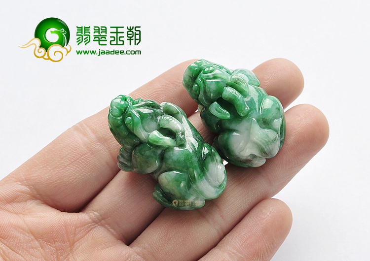 糯冰种翠色缅甸翡翠A货貔貅挂件(一对)