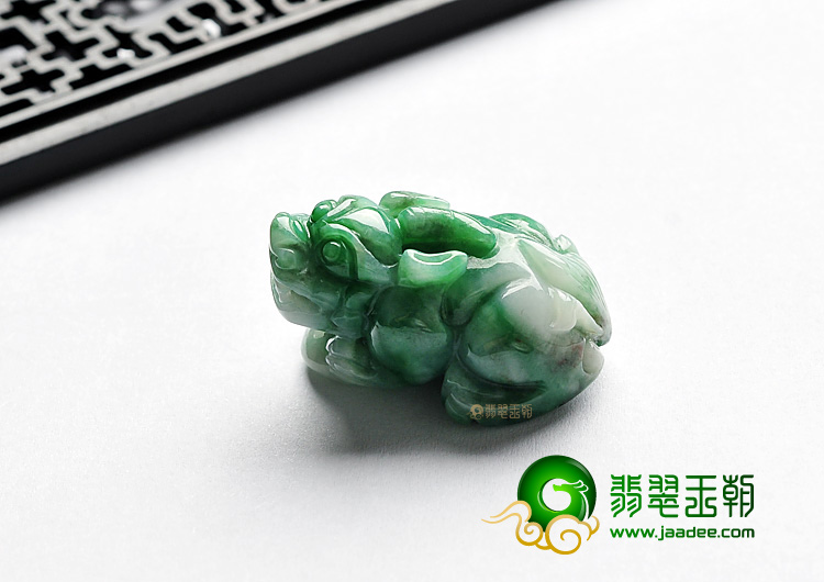 糯冰种翠色缅甸翡翠A货貔貅挂件(一对)