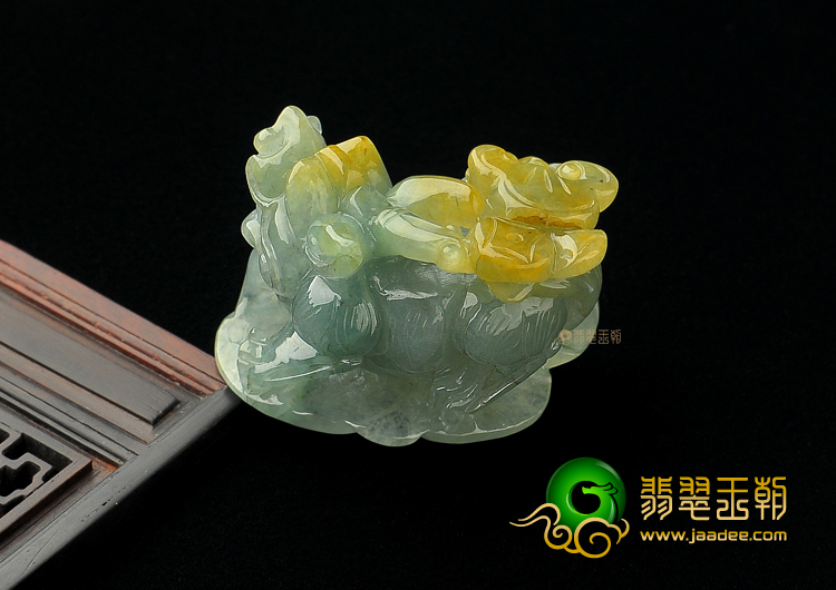 糯冰种晴水黄翡缅甸翡翠A货貔貅挂件