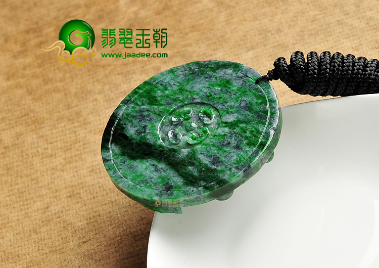 细糯种癣加绿缅甸翡翠A货龙牌挂件