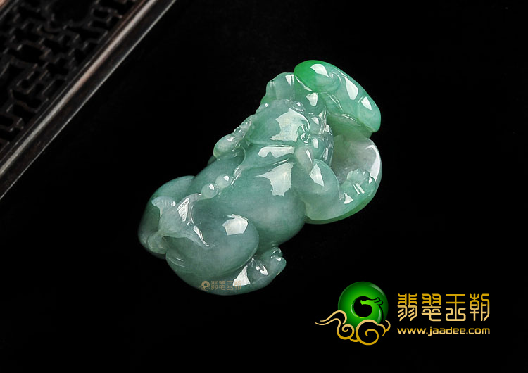 糯冰种飘翠缅甸翡翠A货貔貅挂件