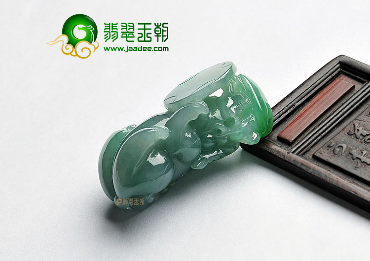 糯冰种飘翠缅甸翡翠A货貔貅挂件