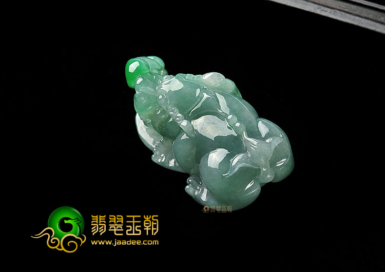 糯冰种飘翠缅甸翡翠A货貔貅挂件