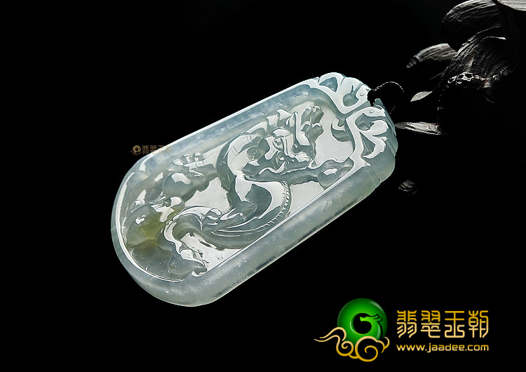 冰种晴水略带黄翡缅甸翡翠A货龙牌挂件