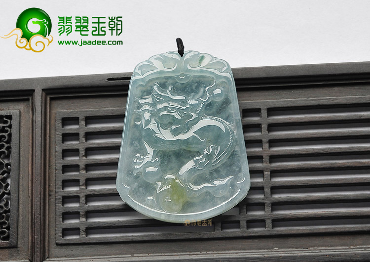 冰种晴水略带黄翡缅甸翡翠A货龙牌挂件