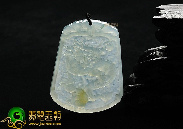 冰种晴水略带黄翡缅甸翡翠A货龙牌挂件