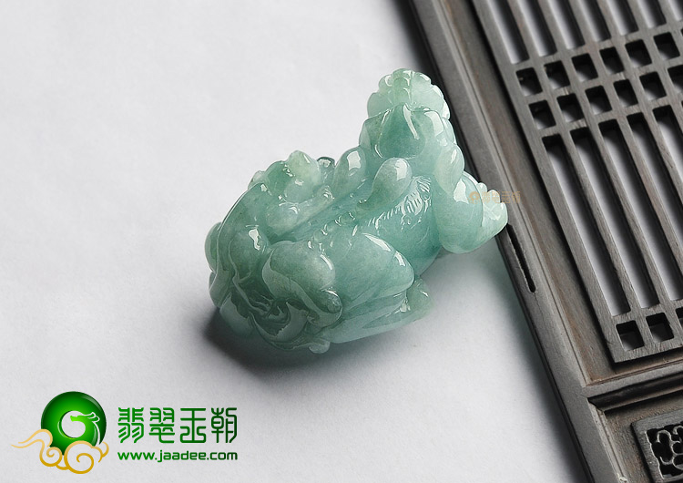 糯冰种晴水飘花貔貅挂件