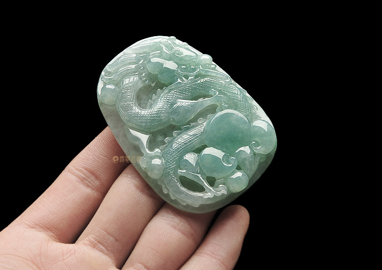 糯冰种晴水龙挂件