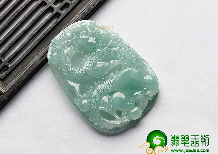 糯冰种晴水龙挂件