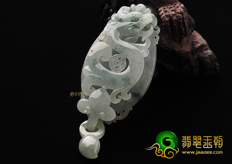 冰种飘花龙牌挂件