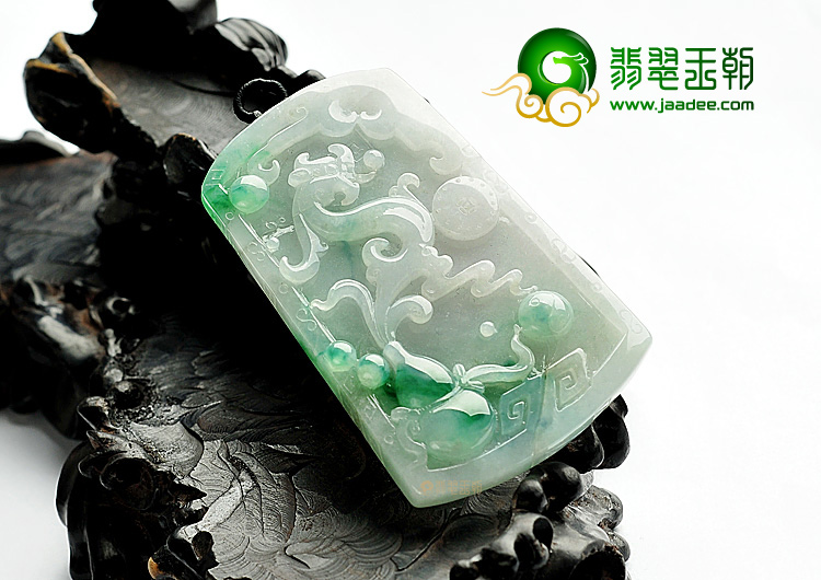糯冰种飘翠龙牌挂件