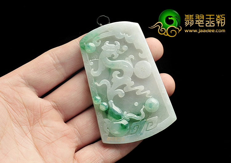 糯冰种飘翠龙牌挂件