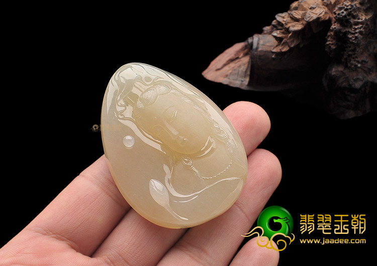 糯冰种淡黄翡观音头挂件