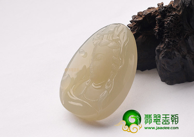 糯冰种淡黄翡观音头挂件