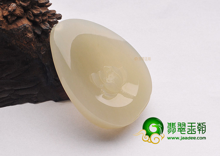 糯冰种淡黄翡观音头挂件