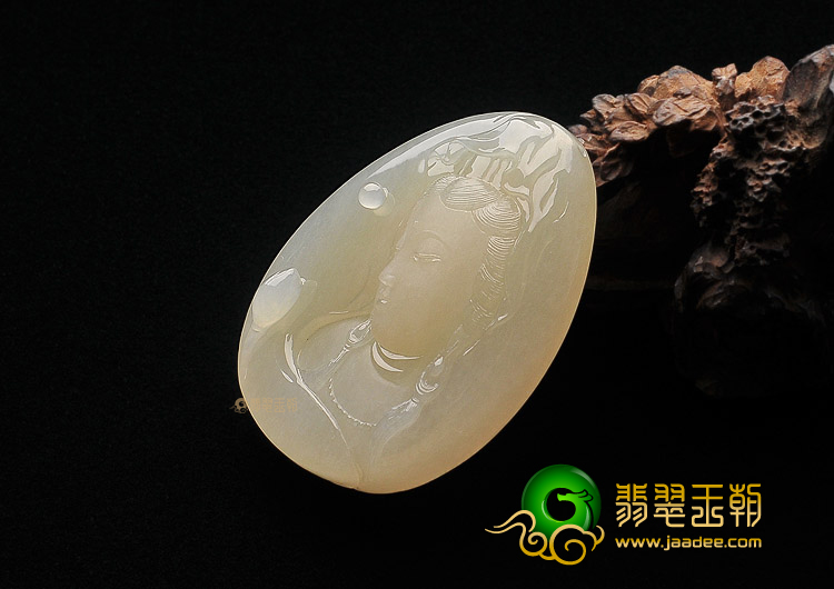 糯冰种淡黄翡观音头挂件