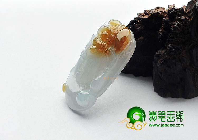 糯冰种褐黄翡观音头挂件