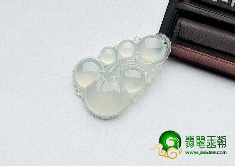 冰玻种淡晴水如意挂件