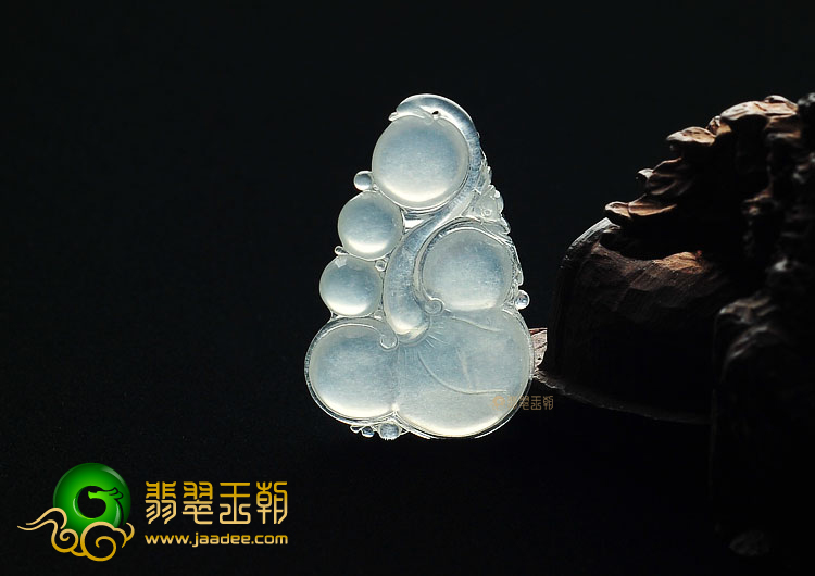 冰玻种淡晴水如意挂件