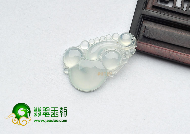 冰玻种淡晴水如意挂件