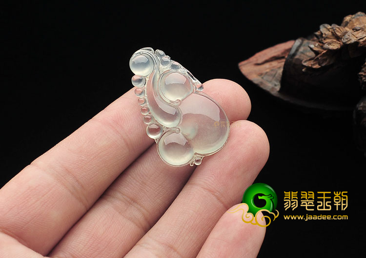 冰玻种淡晴水如意挂件
