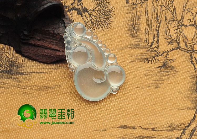 冰玻种淡晴水如意挂件