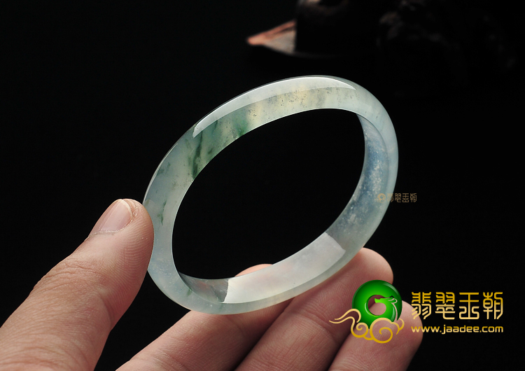 冰玻种飘花贵妃镯(55.8mm-47mm)