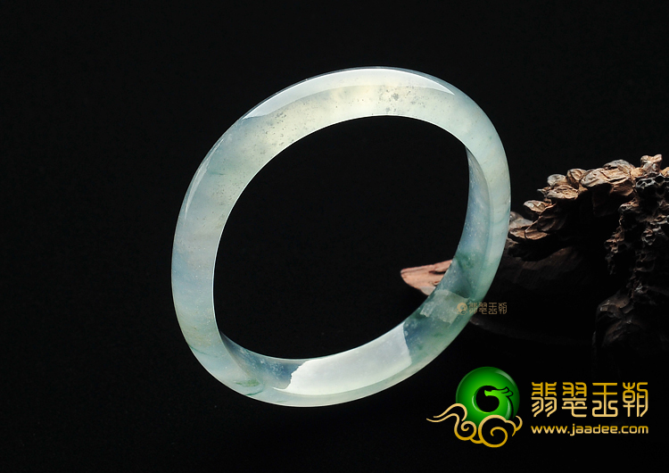 冰玻种飘花贵妃镯(55.8mm-47mm)