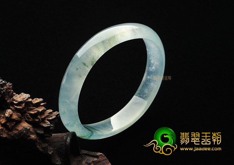 冰玻种飘花贵妃镯(55.8mm-47mm)