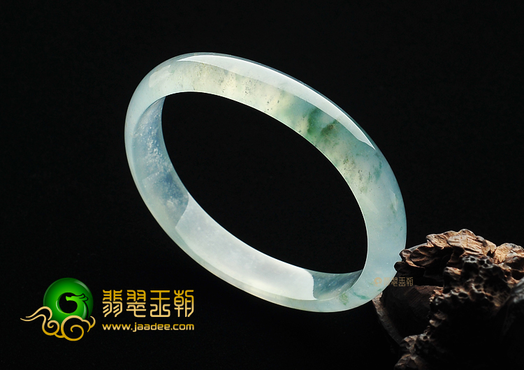 冰玻种飘花贵妃镯(55.8mm-47mm)